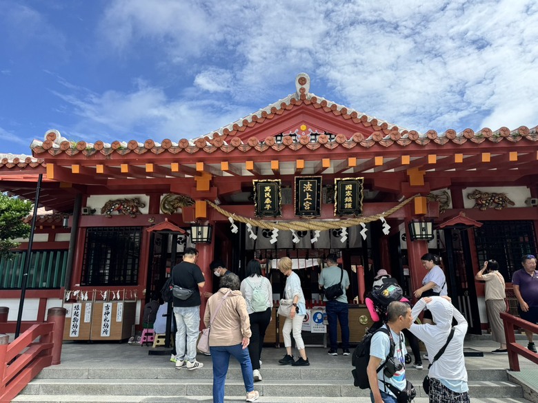 2026 沖繩自由行 Day 3｜波上宮祈福、玉泉洞探險、糸滿魚市場吃海鮮、平價七輪燒肉、LOPIA 超市採買