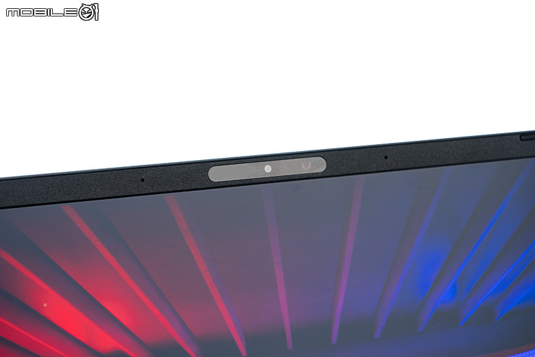 ROG Strix SCAR 18 (2026) G835｜升級 4K 240Hz 面板、全規格攻頂，再創電競機皇新標竿！