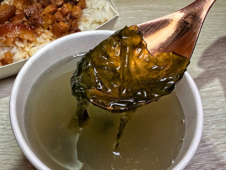 自製三款剉冰糖水，還有懷舊冰袋、飲料、冰棒與古早味滷肉飯