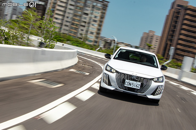 Peugeot 208 小改款試駕|不只賣浪漫情懷,更要用豐富內涵留住你的愛!