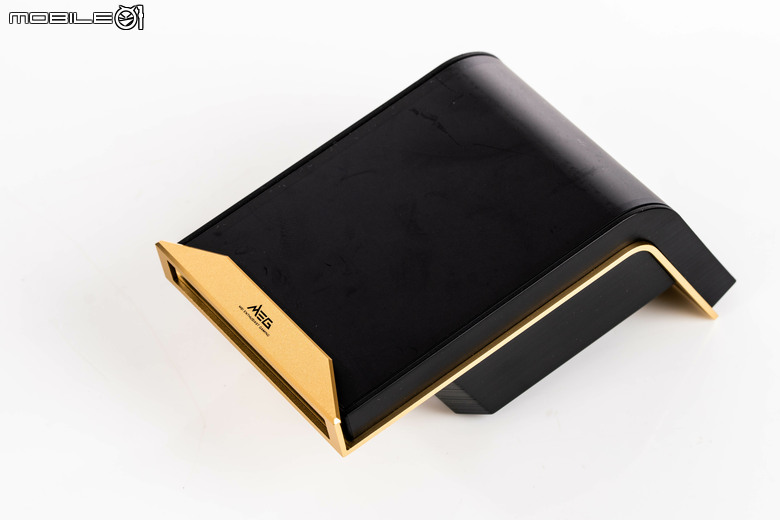 微星 MEG CORELIQUID E15 AIO 水冷散熱器開箱實測 在華麗身形內蘊涵高效散熱性能