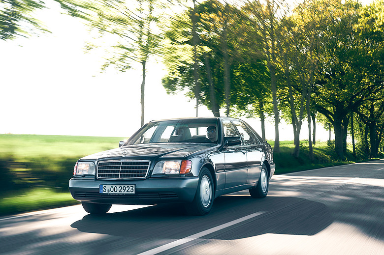 經典試駕|Mercedes-Benz W140 600 SEL,12缸大水牛的無窮魅力!