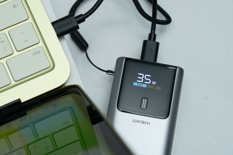 【開箱實測】蝦皮啟動！不到八百買到 55W 物理外掛，酷態科 10 號 Mini 單兵救急首選？
