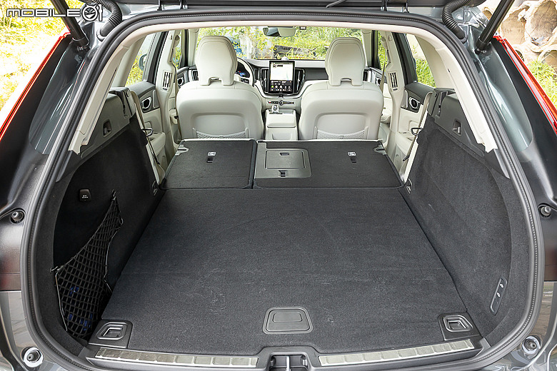 Volvo 小改款 XC60 T8 試駕|除了節能,還讓你有更優雅從容的旅程!