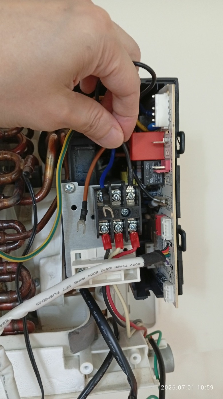 聲寶冷氣 AU-QB22D 室內機 E6 故障碼 , DIY 更換馬達記錄 !