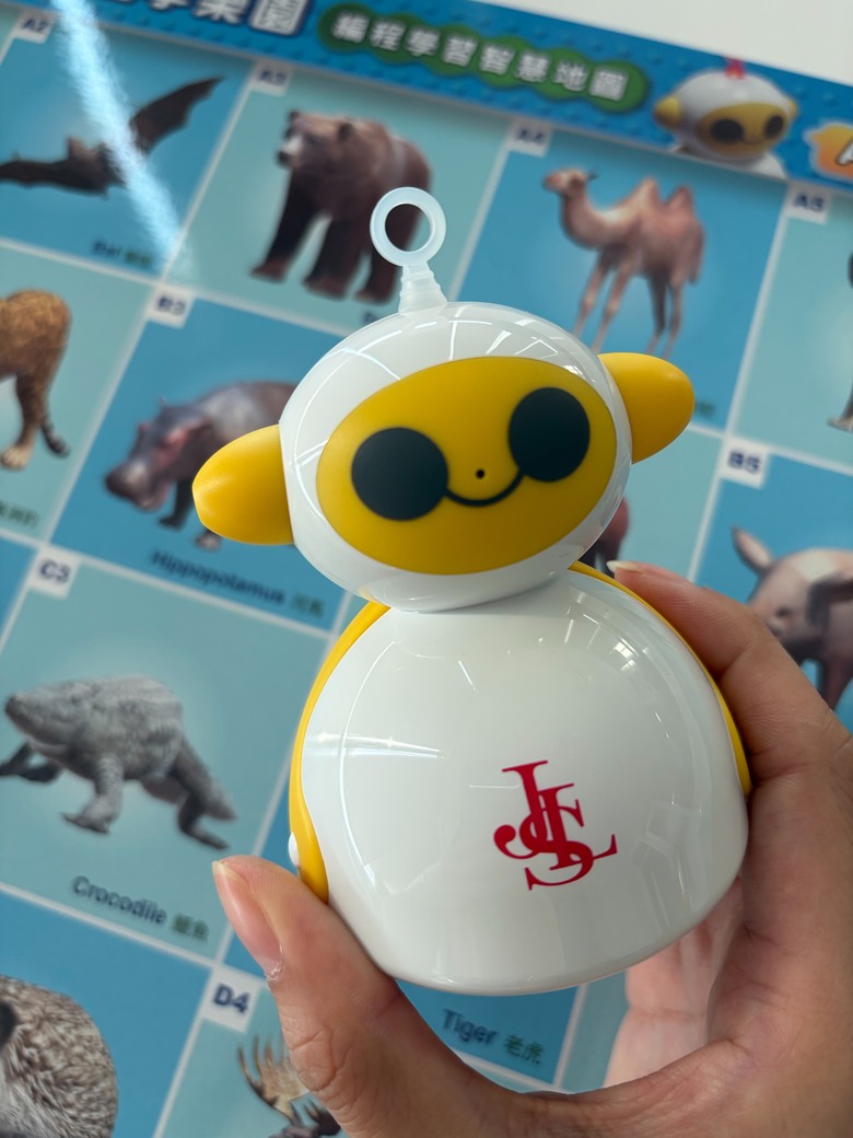 【分享】現在小朋友的教材已經有AI機器人了？玩玩看DINO AI遊學樂園