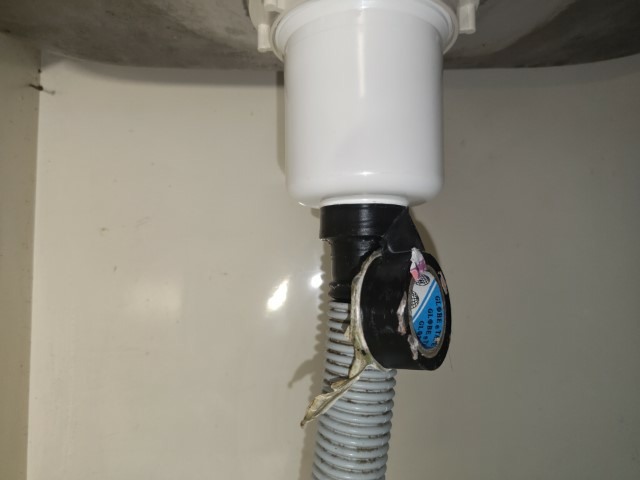 流理臺更換提籠，最後可以用電火布纏繞排水管嗎？