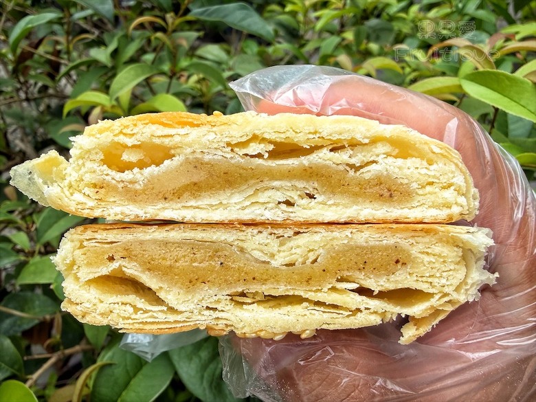 招牌裸蛋糕，特色太陽餅和創新檸檬蛋糕伴手禮禮盒，還有多款寶盒蛋糕、手工餅乾
