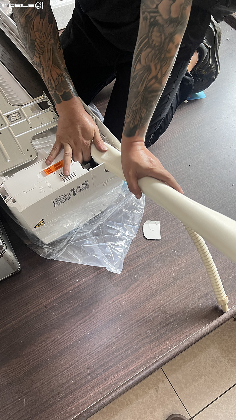 點我看大圖 【施工全紀錄】我家太座為了老鷹換冷氣 國際牌CS-UX36FA2+CU-UX36FHA2 舒服~
