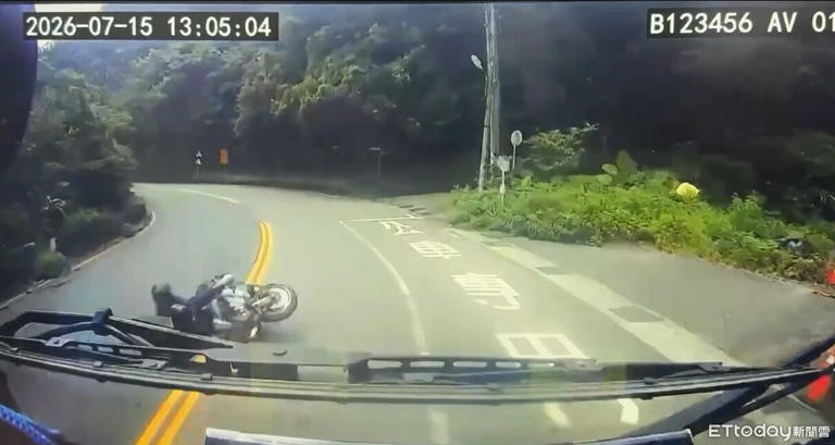 北宜公路🏍️大型重機🐒🐒過彎自摔！車撞對向學長