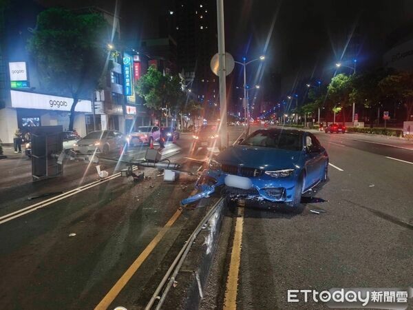 BMW打滑「直衝安全島」撞爛210萬科技執法設備　這下賠慘了