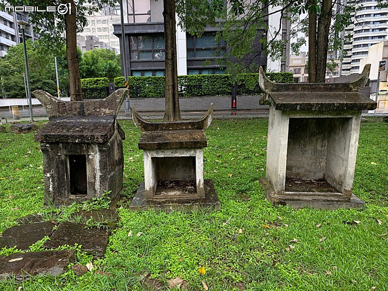 竹北新瓦屋客家文化保存區、采田福地、竹北泉州厝汾陽堂、東平問禮堂、竹北福佑宮(十三伯公)、蓮華寺、附掛美食之一浪拉麵 — 竹北一日雨中散策