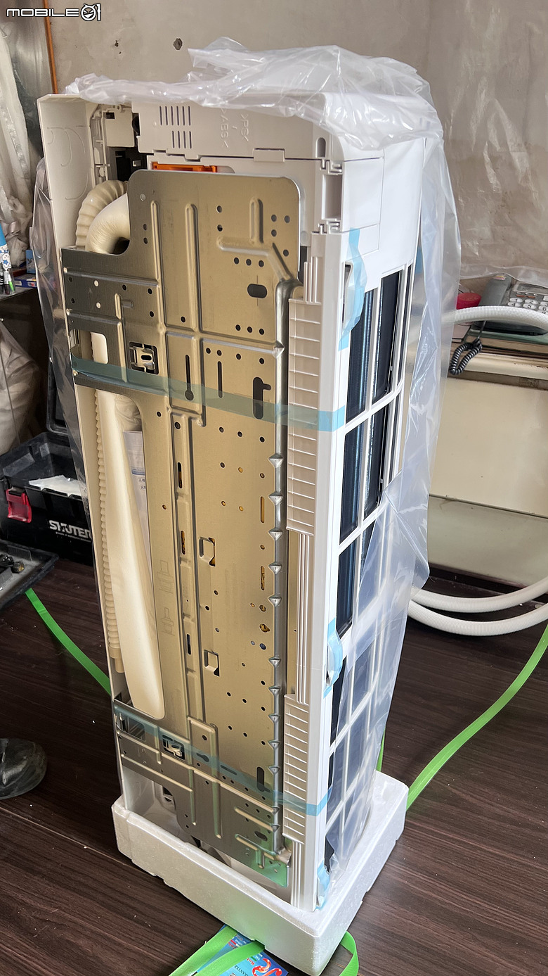 點我看大圖 【施工全紀錄】我家太座為了老鷹換冷氣 國際牌CS-UX36FA2+CU-UX36FHA2 舒服~