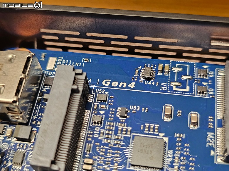 點我看大圖 GIGABYTE BRIX GB-BRU7-255H 迷你電腦開箱