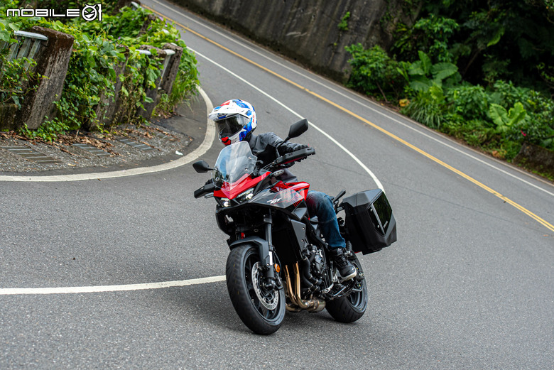 HONDA CB1000 GT 試駕｜不再做選擇，四缸、電懸、運動、舒適我全都要！