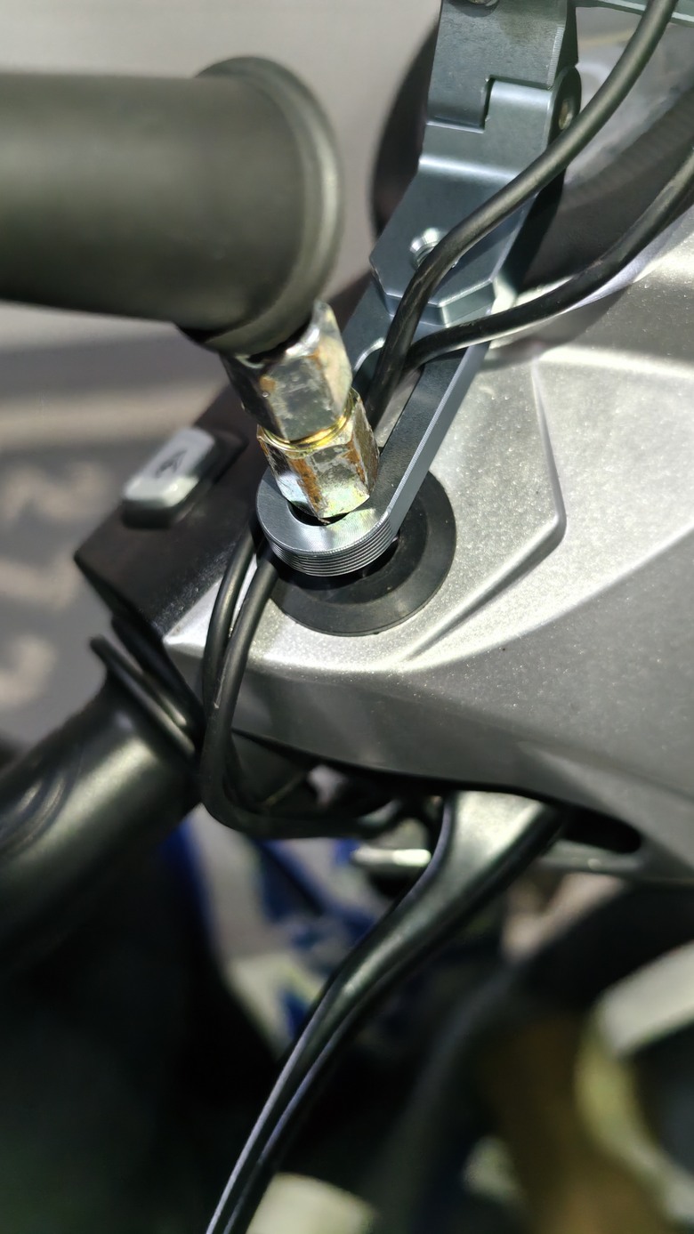DIY 4k(偽)機車行車紀錄器+car play車機+usb充電器安裝