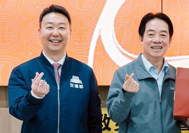 交通部長被打臉！女騎士淡江大橋慘摔 救護車無法跨越護欄救人
