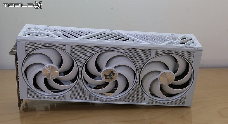 告別正面電源線 SAPPHIRE NITRO+ PhantomLink 板卡生態圈
