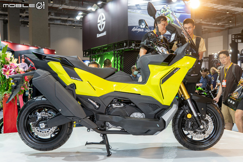 點我看大圖 KYMCO CV-X45 單缸多功能跨界車正式亮相,搭載PTM系統、TFT儀表、定速、加溫握把一次到位!