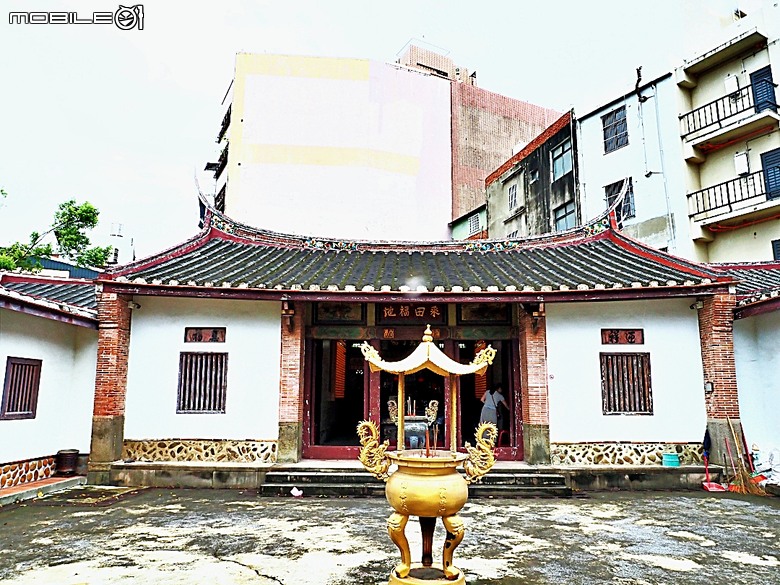 竹北新瓦屋客家文化保存區、采田福地、竹北泉州厝汾陽堂、東平問禮堂、竹北福佑宮(十三伯公)、蓮華寺、附掛美食之一浪拉麵 — 竹北一日雨中散策