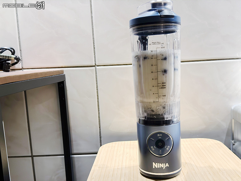 Ninja Blast Max 無線調理機｜650ml 大容量、無線碎冰，果昔走到哪打到哪