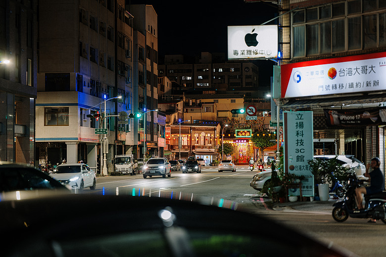 點我看大圖 打破平價鏡頭印象,MEIKE 85mm F1.4 MIX II 展現成熟工藝 ▏開箱實用測試