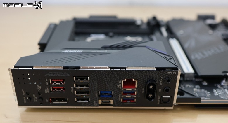 點我看大圖 PLUS 處理器新選擇,記憶體超頻更容易 Z890 AORUS ELITE DUO X