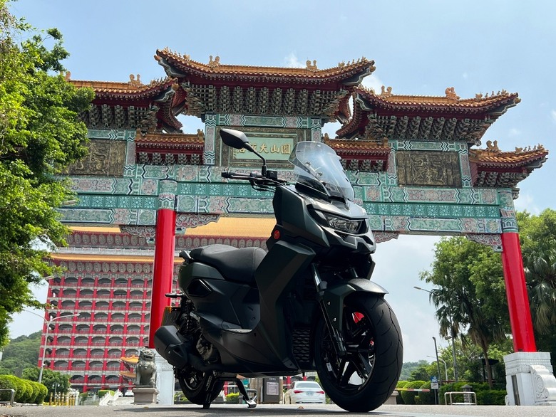 一氣呵成買入STR X，看完車、下訂、幾天後領車