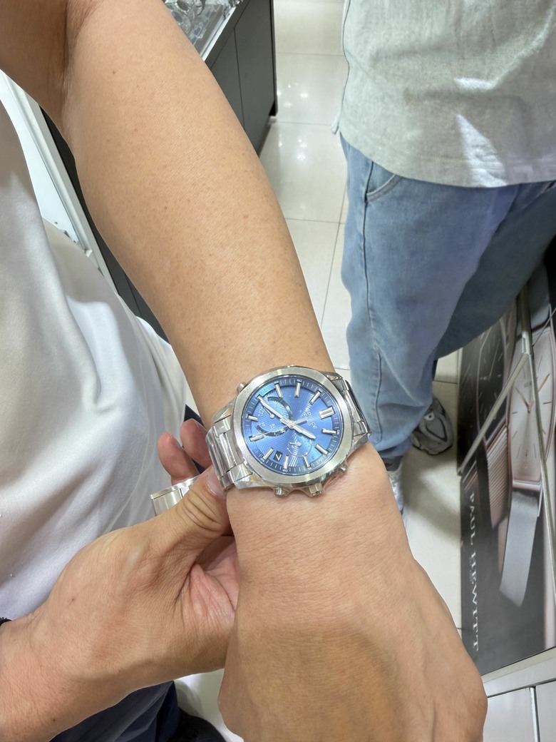 Edifice EQB1300三個顏色
