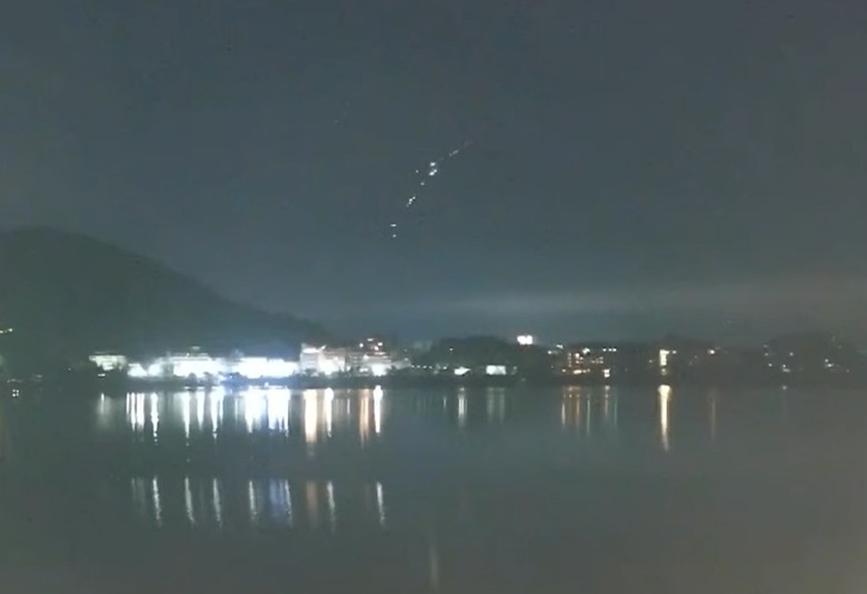 擱一擺雨中完登日本之顛-富士山