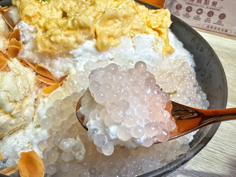 自製三款剉冰糖水，還有懷舊冰袋、飲料、冰棒與古早味滷肉飯