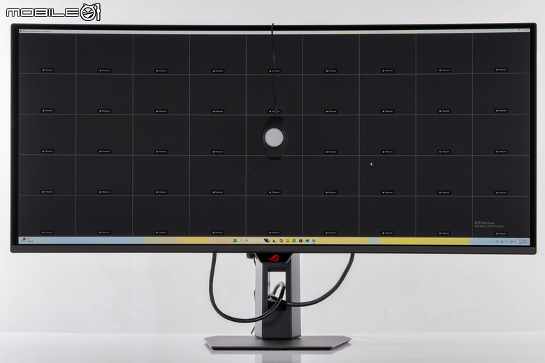 ROG STRIX OLED XG34WCDMS 電競螢幕開箱實測 34 吋寬曲面與 280Hz 高更新率帶來流暢沉浸感受