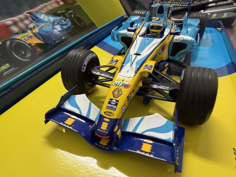 [開箱]F1 1/18 RENAULT R26 FERNANDO ALONSO 2006 CANADA GP