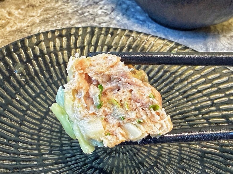 手切冷藏文昌雞、金雞元寶盛器，享受美味的同時，滿額送鹿芝谷生態園區門票