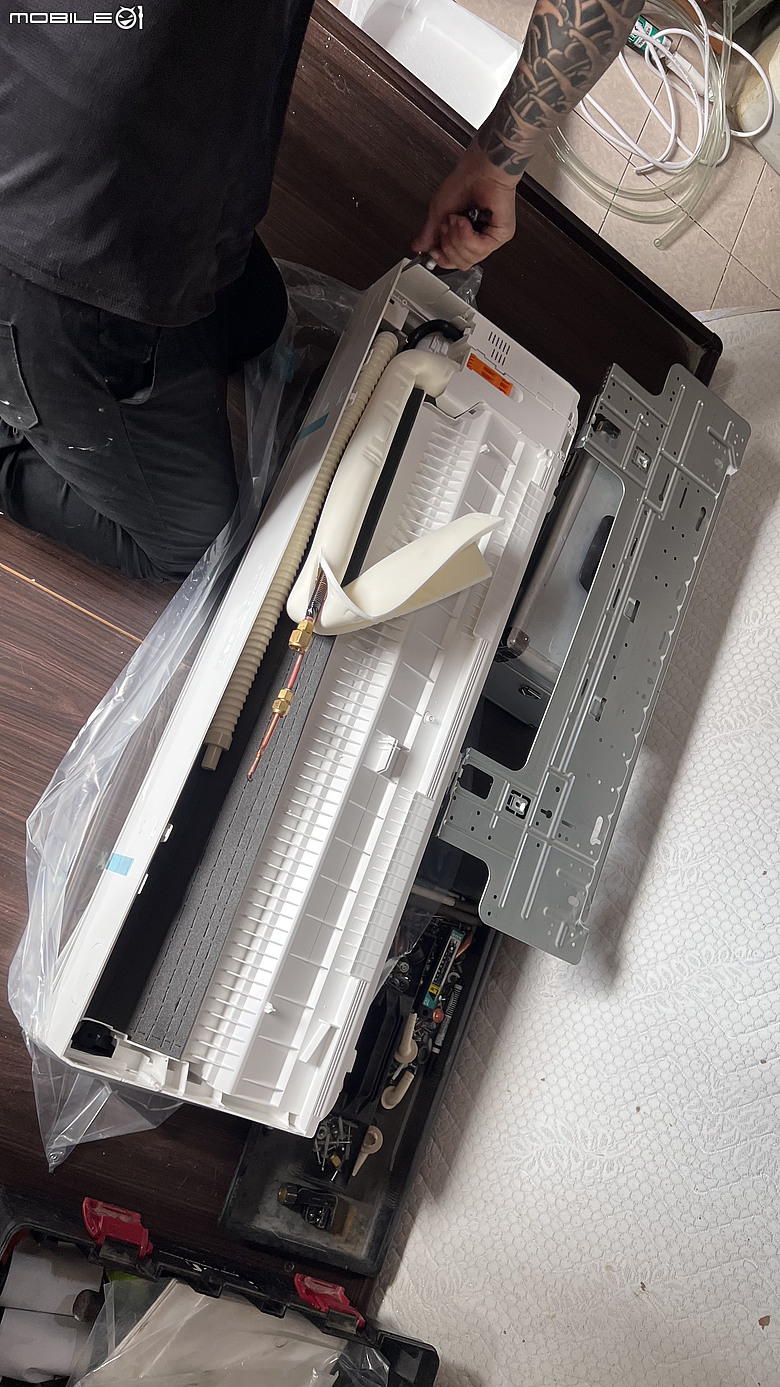點我看大圖 【施工全紀錄】我家太座為了老鷹換冷氣 國際牌CS-UX36FA2+CU-UX36FHA2 舒服~
