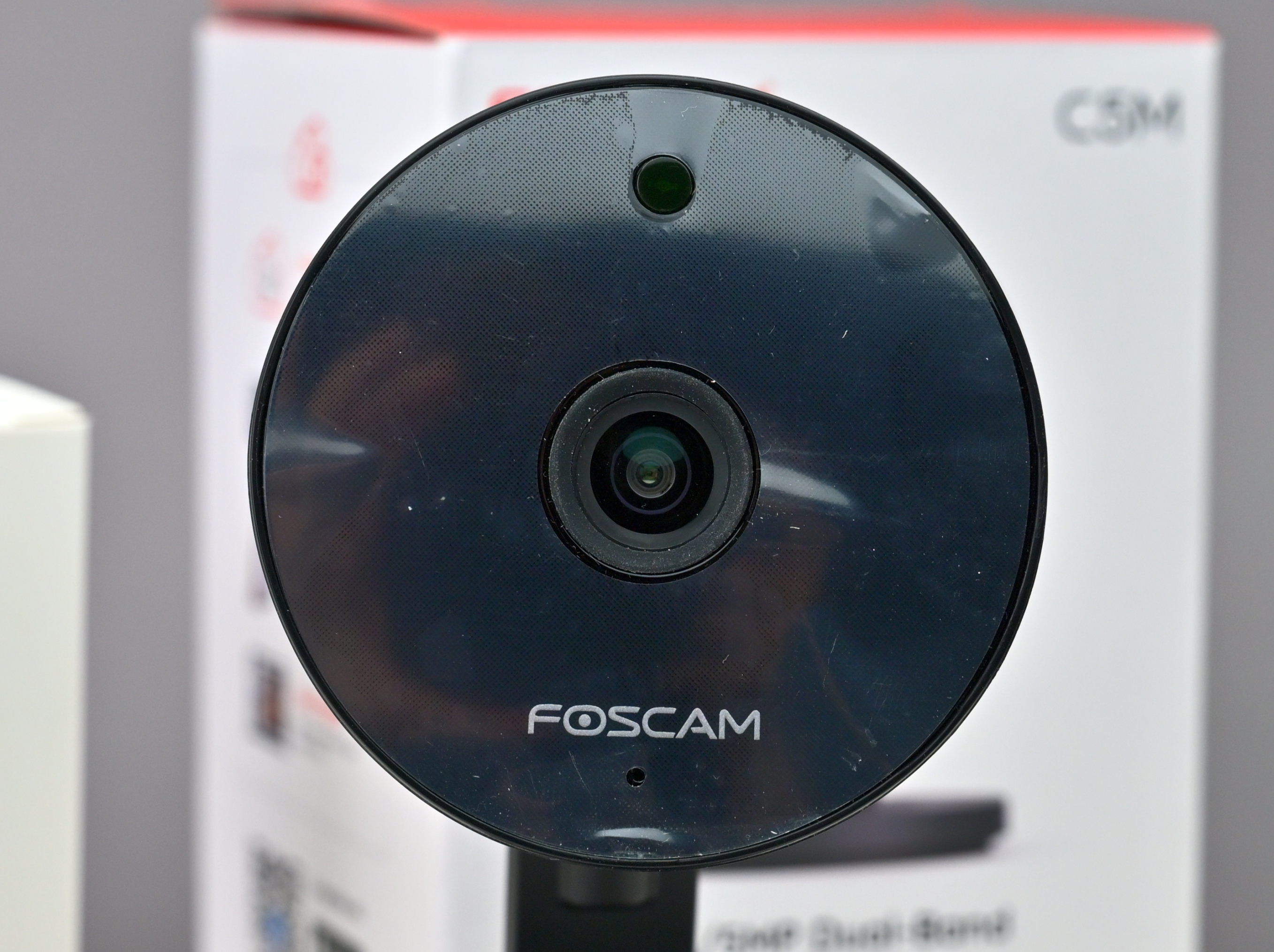 點我看大圖 【不專業開箱】快速開箱! Foscam C5M 開箱:500 萬畫素 3K 超清解析度,小巧便利、守護家人!