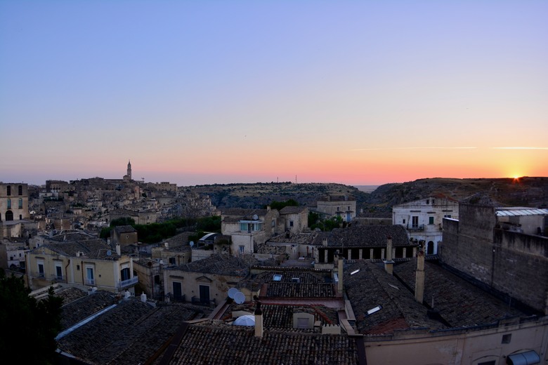 意大利🇮🇹南部之旅第二天 - Sassi di Matera 馬泰拉古城日出，Polignano a Mare濱海波利尼亞諾