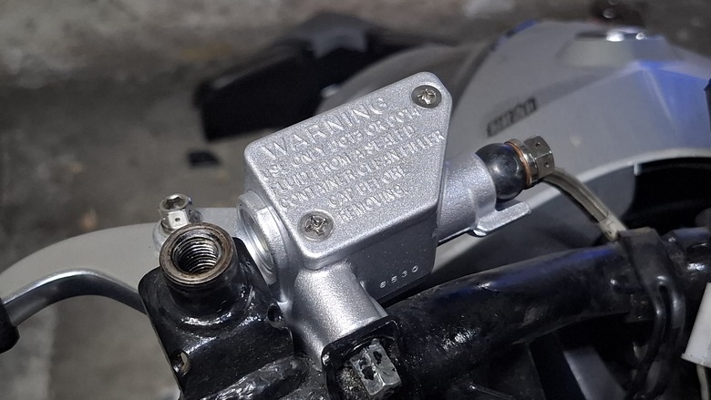 SYM NEW FIGHTER ZR 總泵漏油更換日記