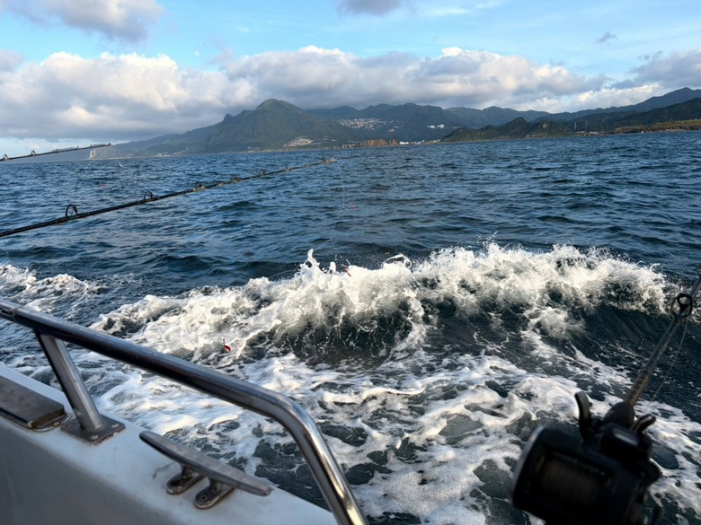 海釣初體驗｜海風、魚竿，還有兩個傻子