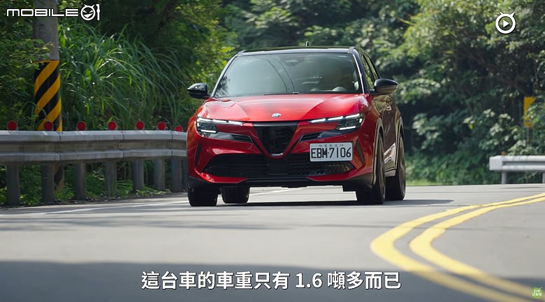 【影音試駕】Alfa Romeo Junior Elettrica 280 Veloce，這蛇很毒！