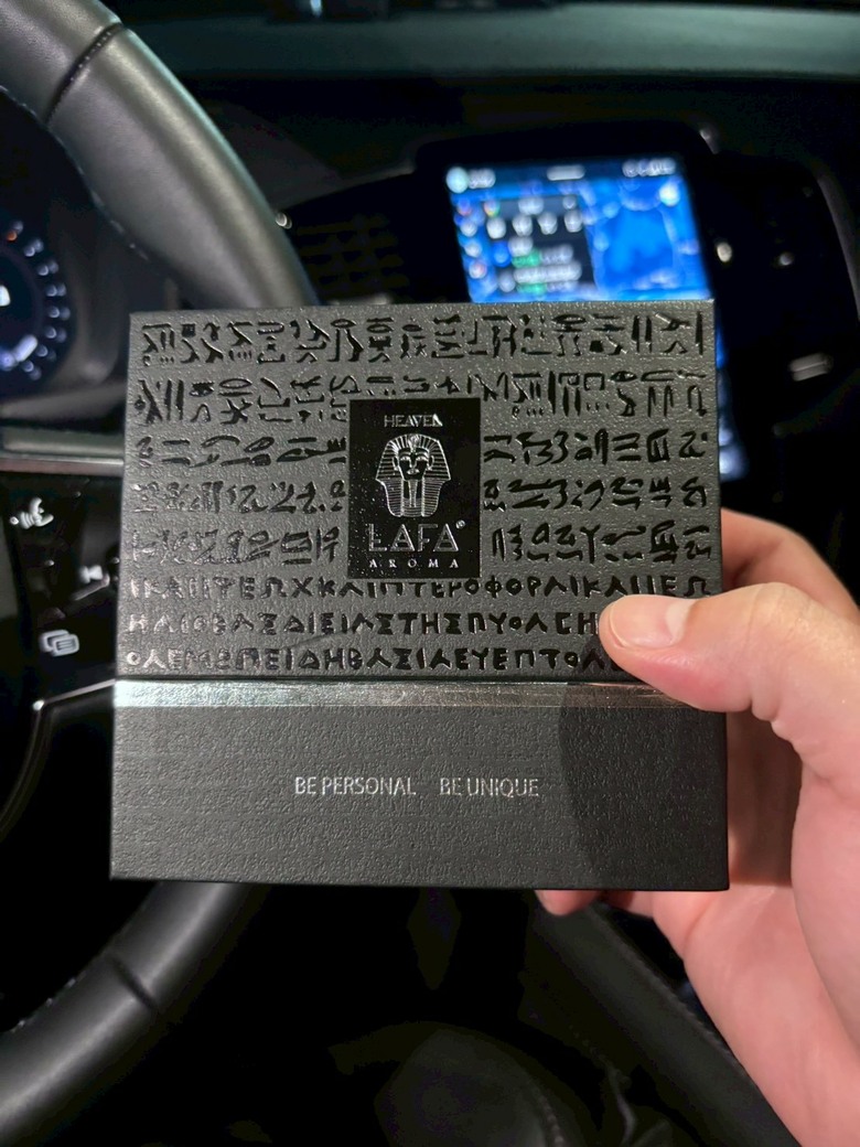 【分享】開車久了真的會向質感妥協... 順便開箱老婆送的車用香氛（LAFA埃及金磚）