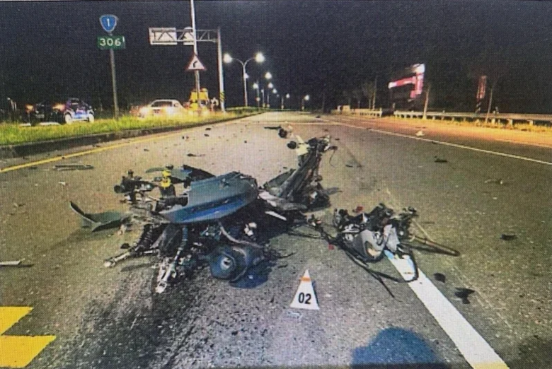 台南清潔隊員…飆速闖紅燈…釀1死2傷肇逃（開很好的車啊！）
