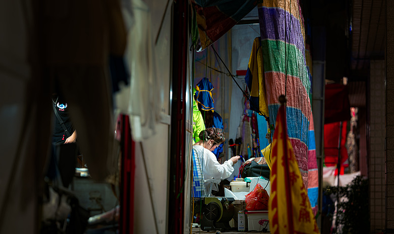 點我看大圖 打破平價鏡頭印象,MEIKE 85mm F1.4 MIX II 展現成熟工藝 ▏開箱實用測試