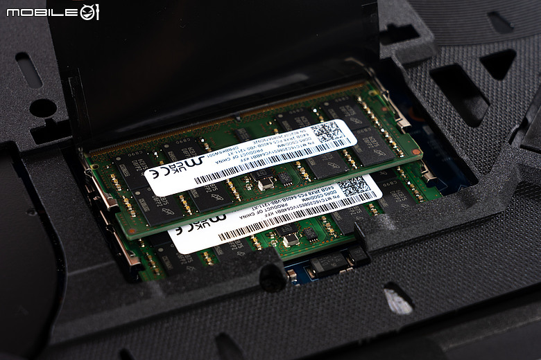 ROG Strix SCAR 18 (2026) G835｜升級 4K 240Hz 面板、全規格攻頂，再創電競機皇新標竿！