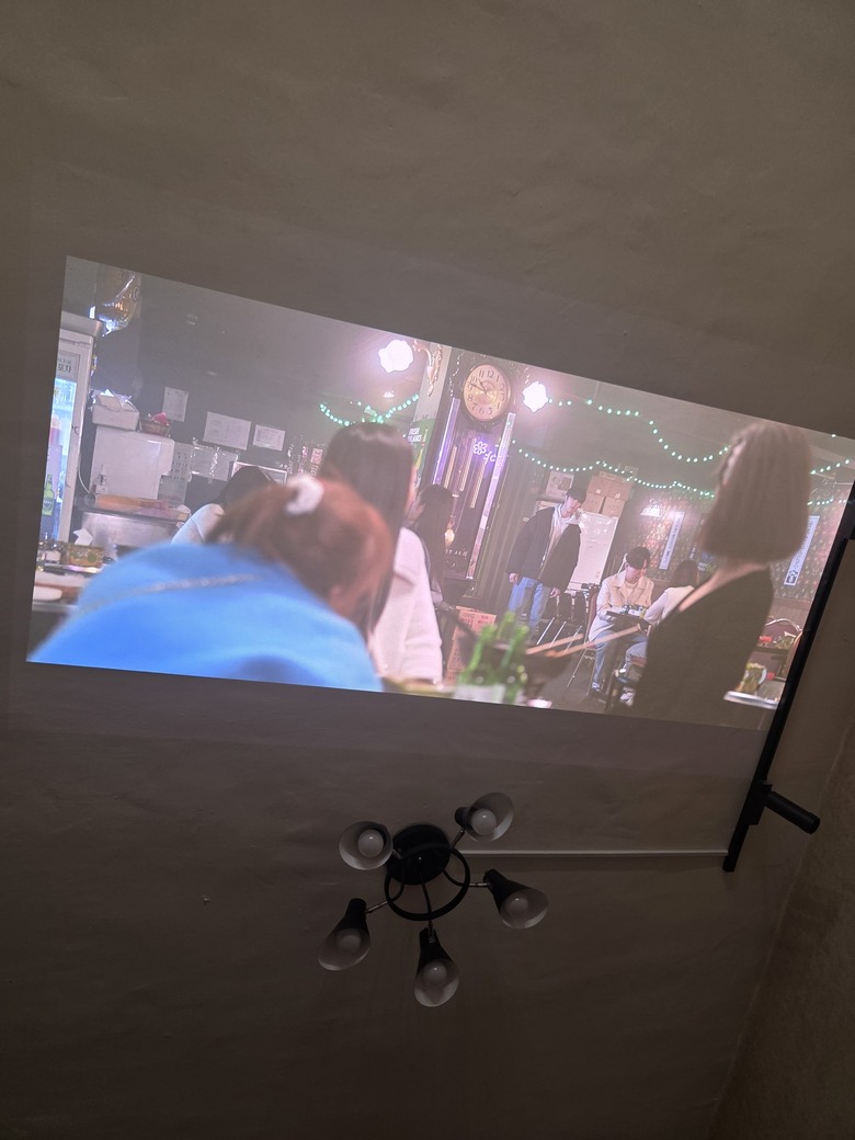 【開箱】直接變身豪華電影院！海信 Hisense C2 Ultra 雷射投影機，懶人福音
