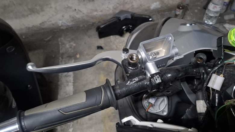 SYM NEW FIGHTER ZR 總泵漏油更換日記