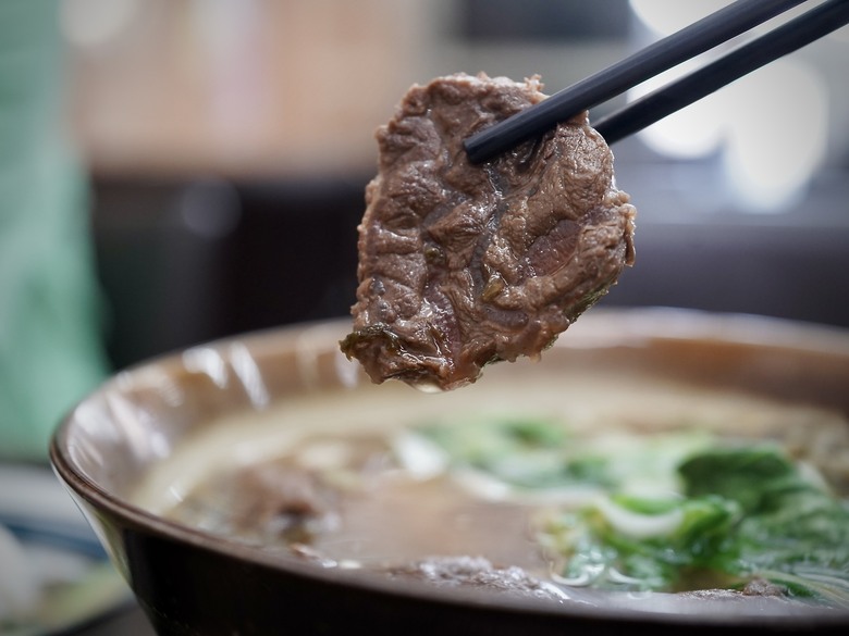 【食記】雲林美食推薦|牛三寶滷味拼盤是隱藏主場,牛腱滷透、牛筋軟Q、牛肚留蜂巢紋,一盤三種口感