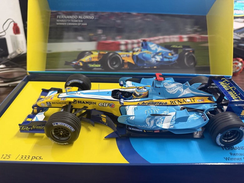 [開箱]F1 1/18 RENAULT R26 FERNANDO ALONSO 2006 CANADA GP