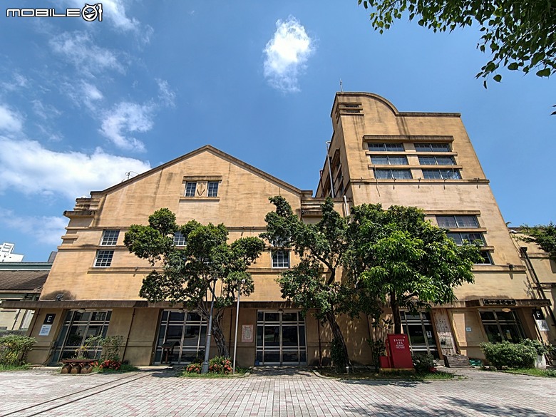 嘉義市立美術館、嘉義文化創意產業園區、嘉義城隍廟、嘉義市郵便局、文化路夜市，外掛美味可口的林聰明沙鍋魚頭、還有繁花似錦的臺南白河蓮花公園 — 2026 端午連假次日遊