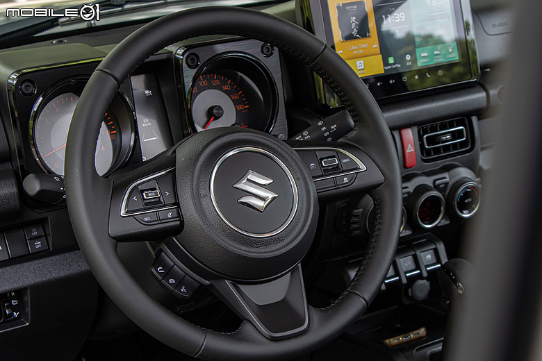 Suzuki Jimny 新年式試駕|補齊ACC、價格凍漲,不再只是任性的大玩具!